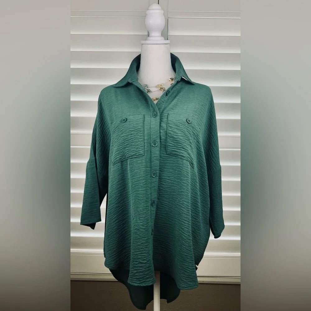 NWT~ LulaRoe Seersucker High/Low Blouse Sz. Med - Picture 1 of 6